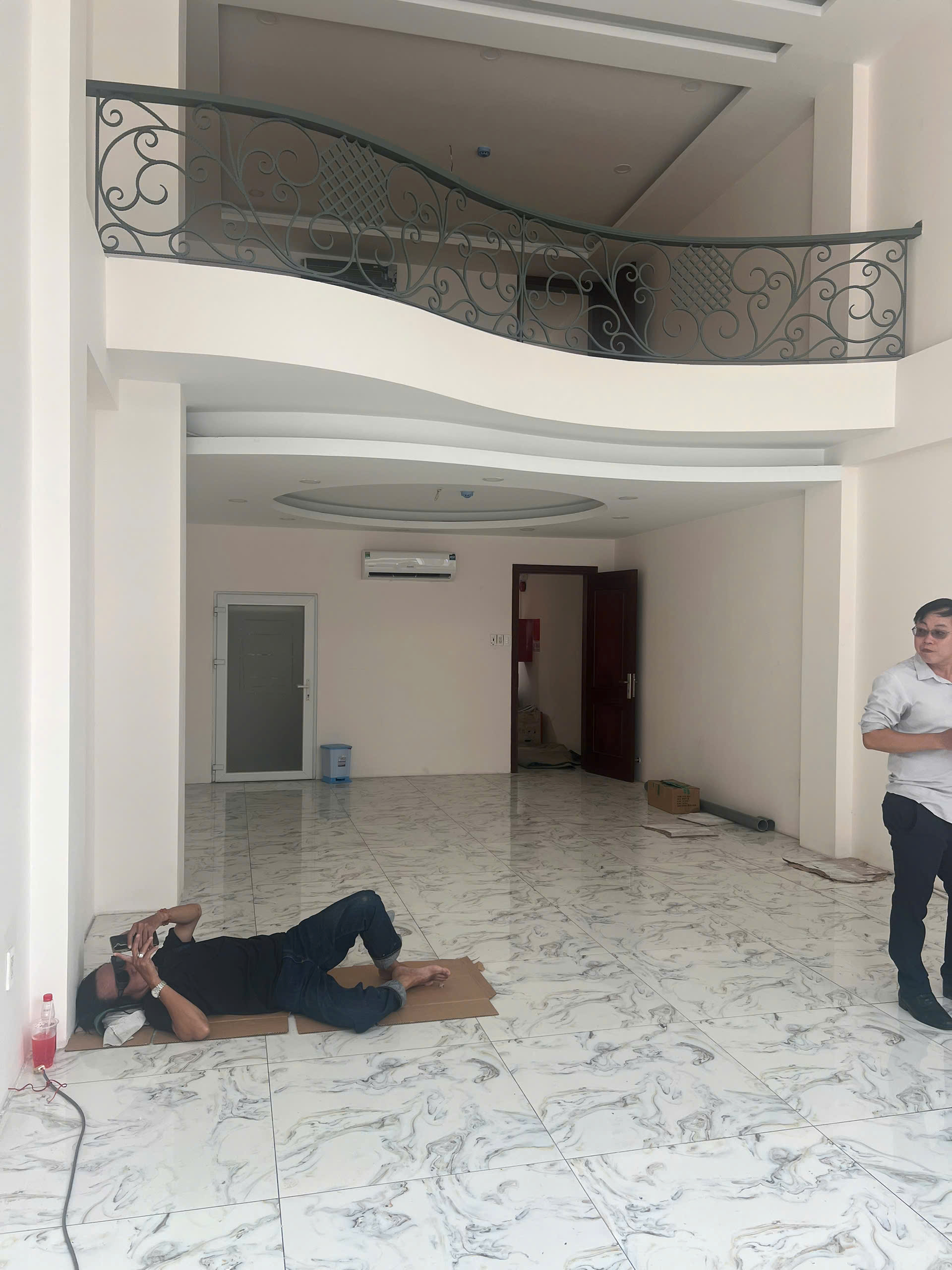 cần thi công shop spa 