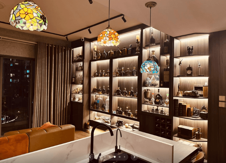 Tủ trang trí và vách đầu giường sau cải tạo tại căn hộ Masteri Thảo Điền